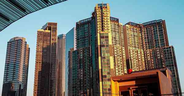 小车防冻液颜色不一样,能加吗